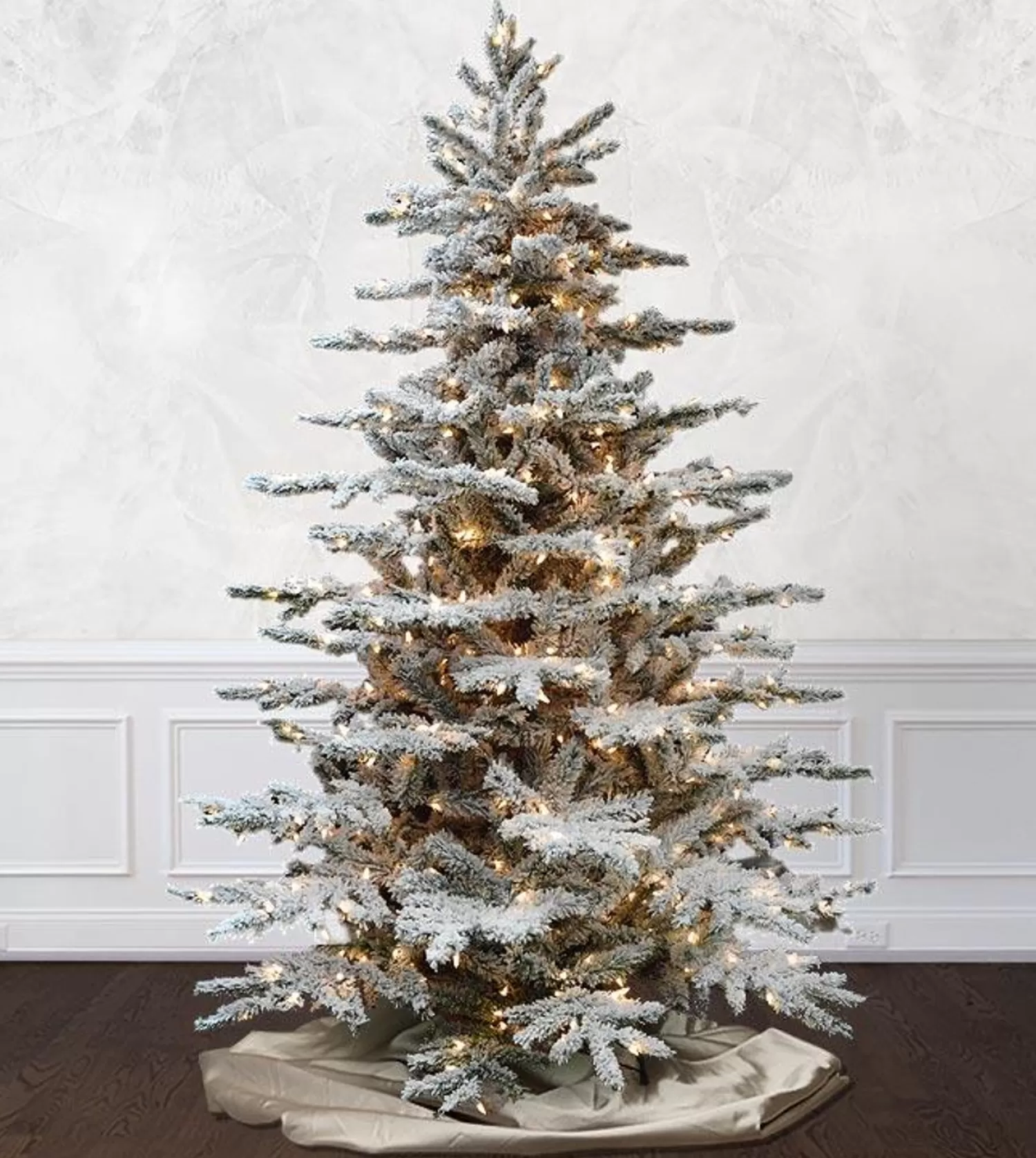 Store Treetime 9' Flocked Layered Lucerne - ColorChange LED