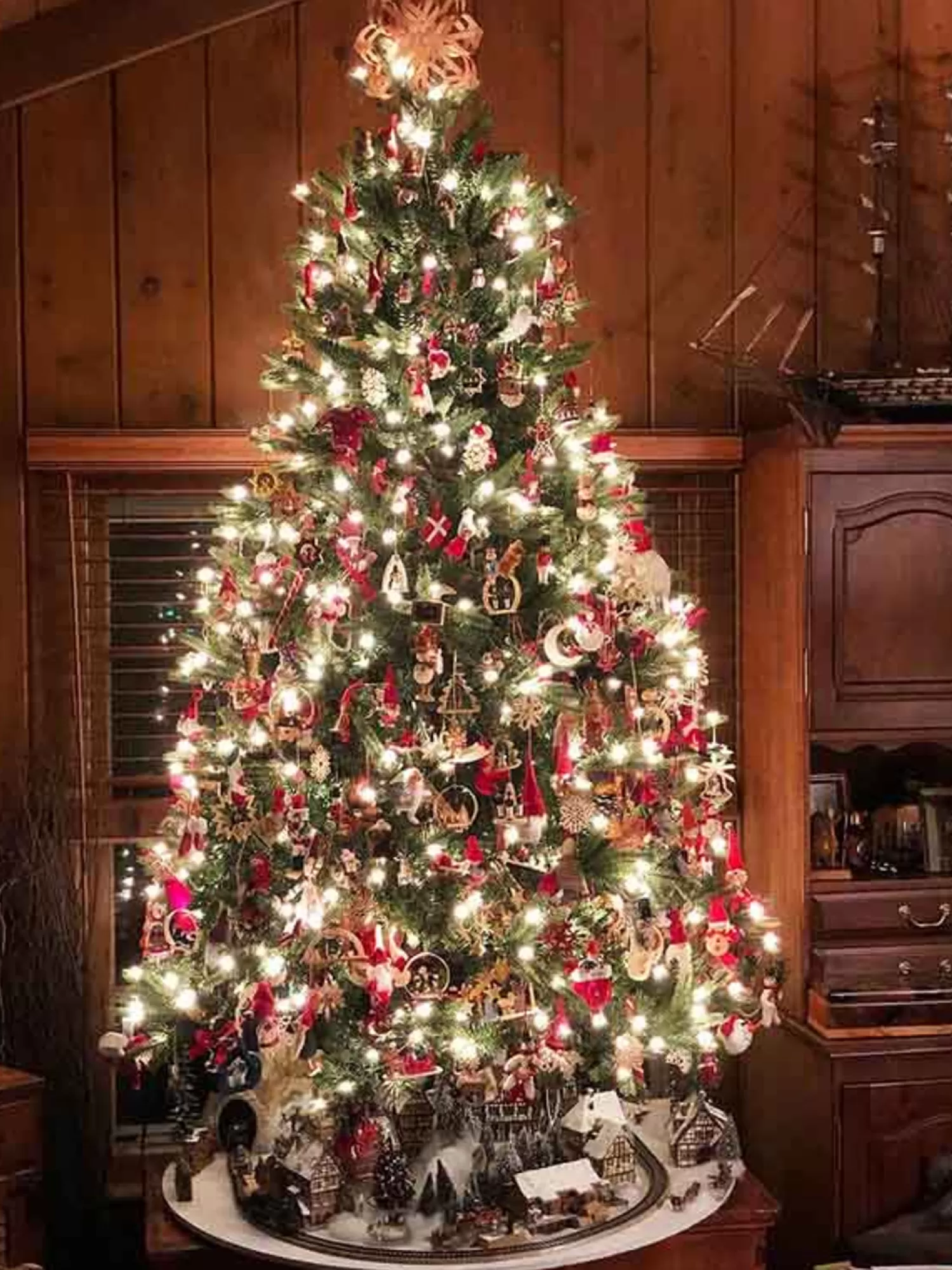 Fashion Treetime 9' Stockton Spruce Tree - ColorChange LED