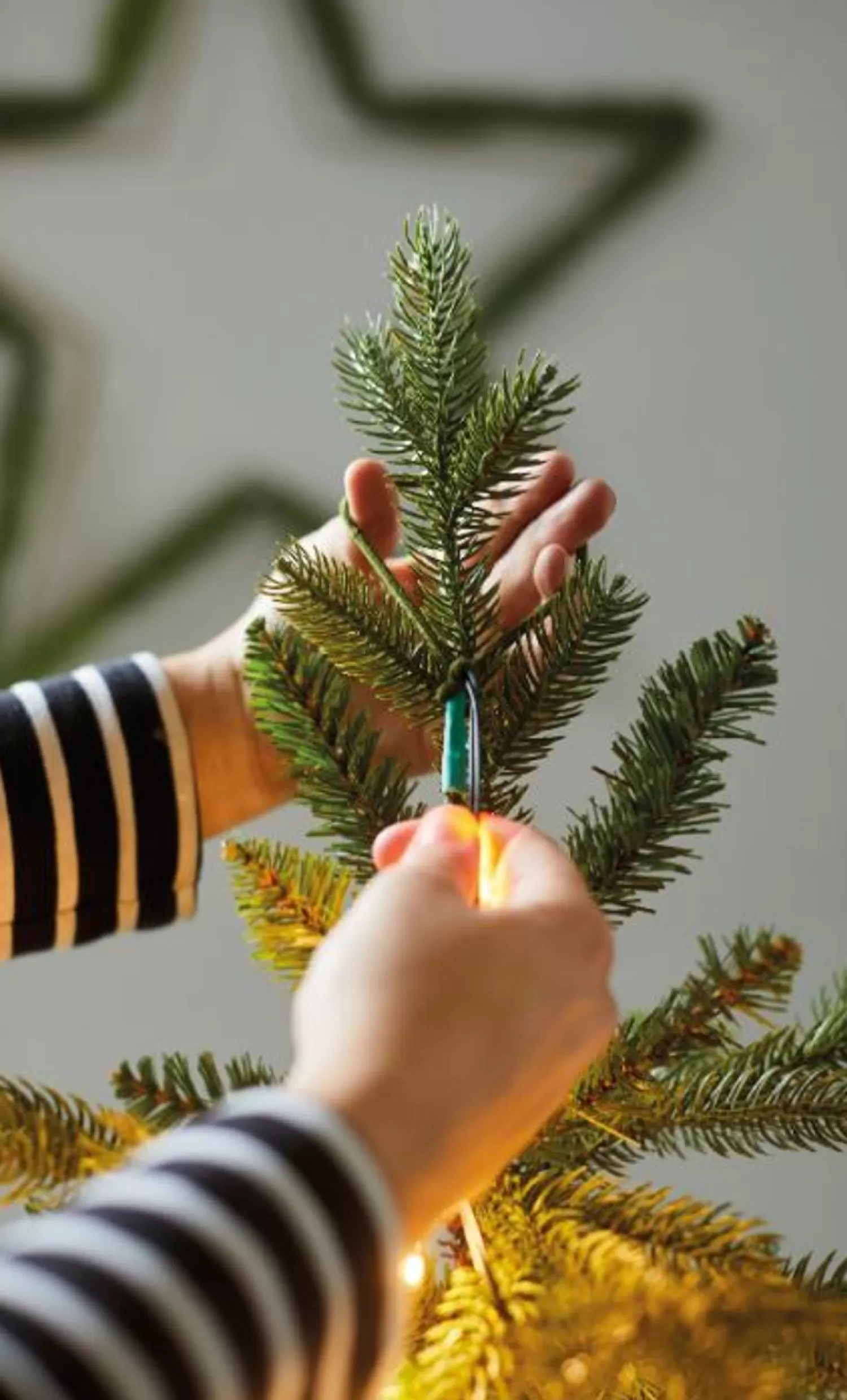 Clearance Treetime Micro LED Tree Bunch 7 Ft. Flashing Warm White Lights